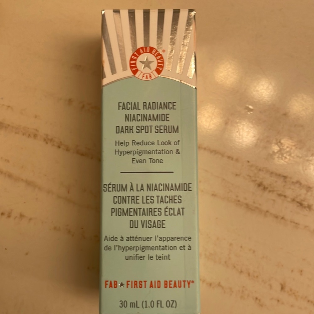 First Aid Beauty Facial Radiance Niacinamide Dark Spot Serum